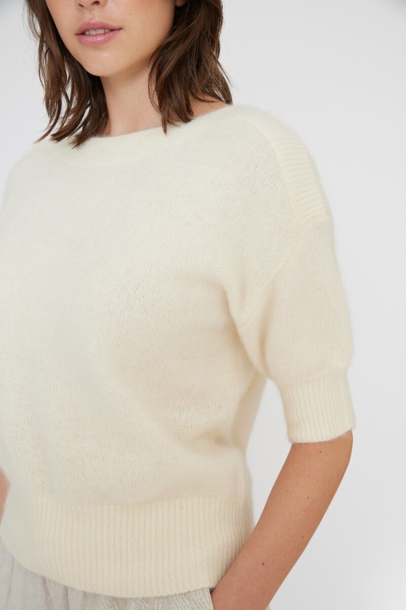 MOI Off- White