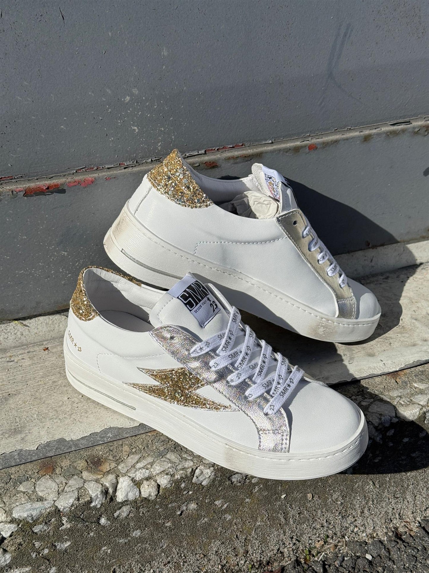 Maya Sneakers Hvit med gull