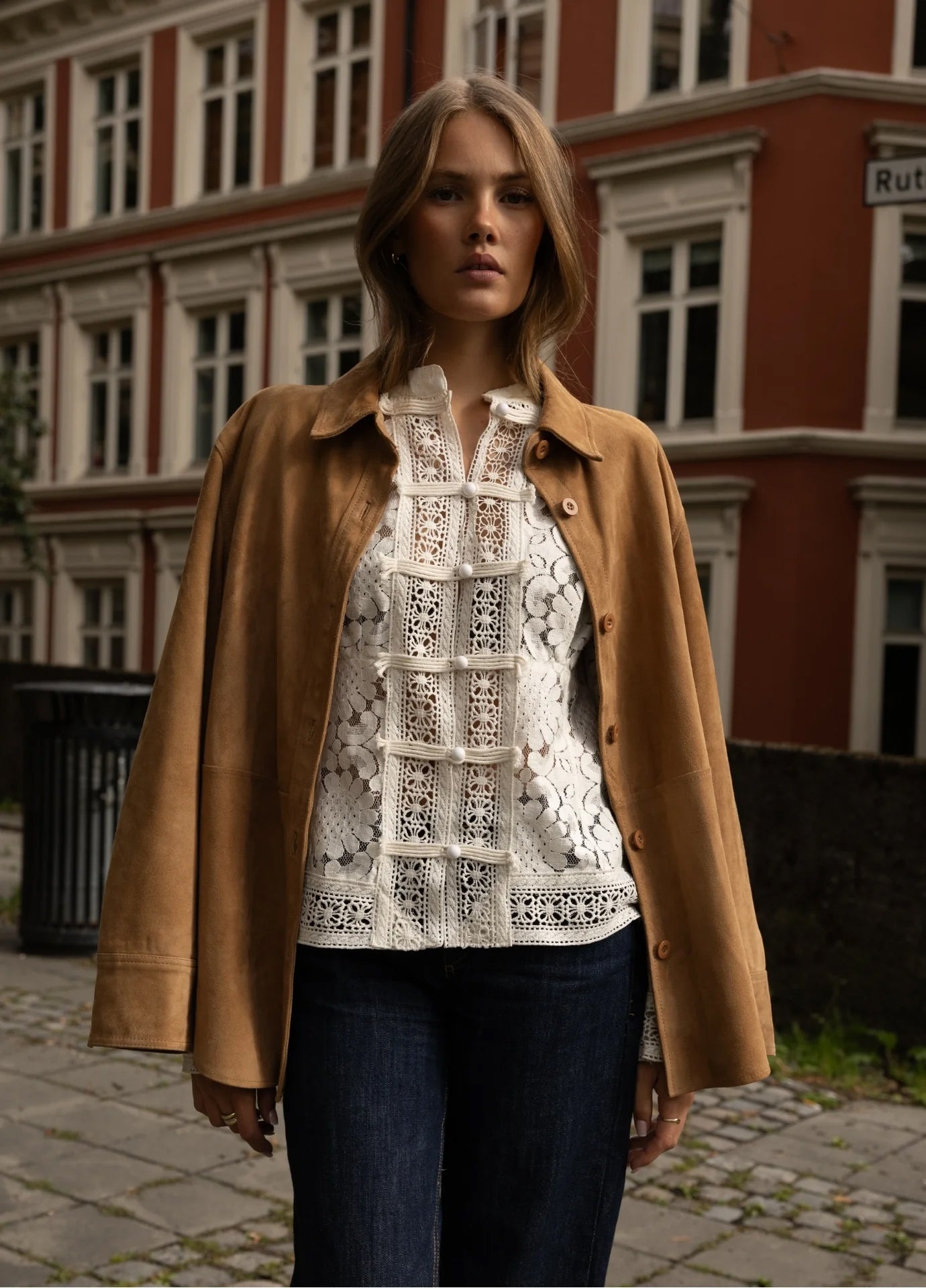 Amora Blouse Chantilly Lace