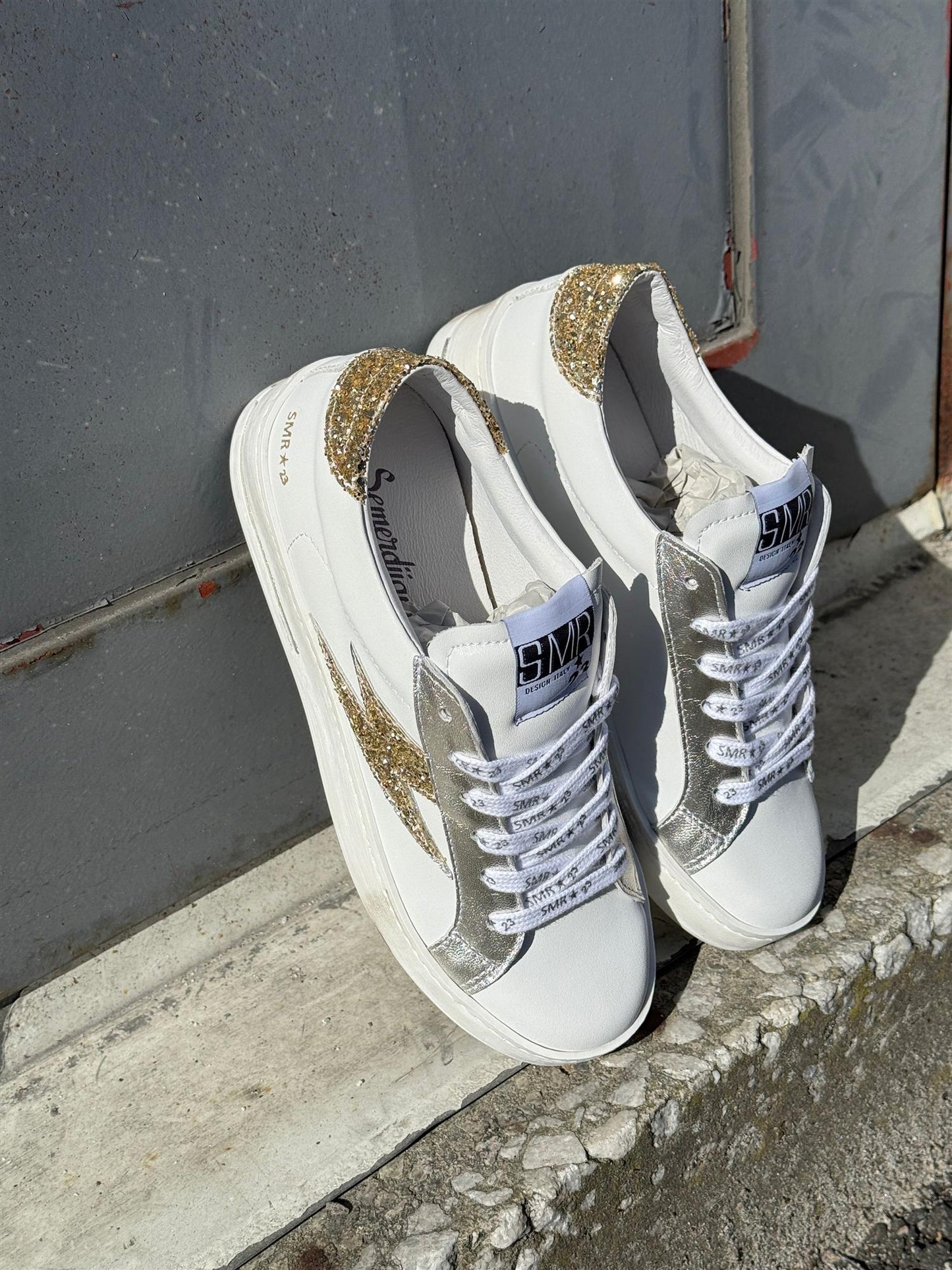 Maya Sneakers Hvit med gull