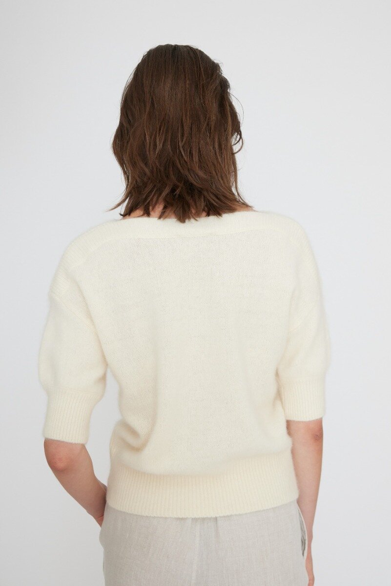 MOI Off- White