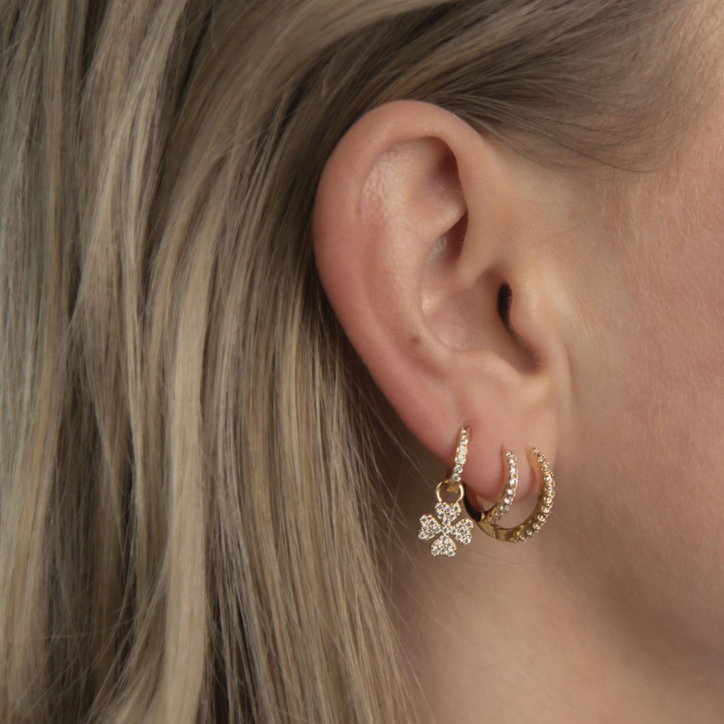 Margit charm white