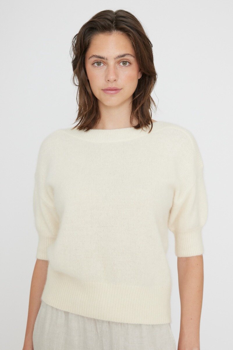MOI Off- White