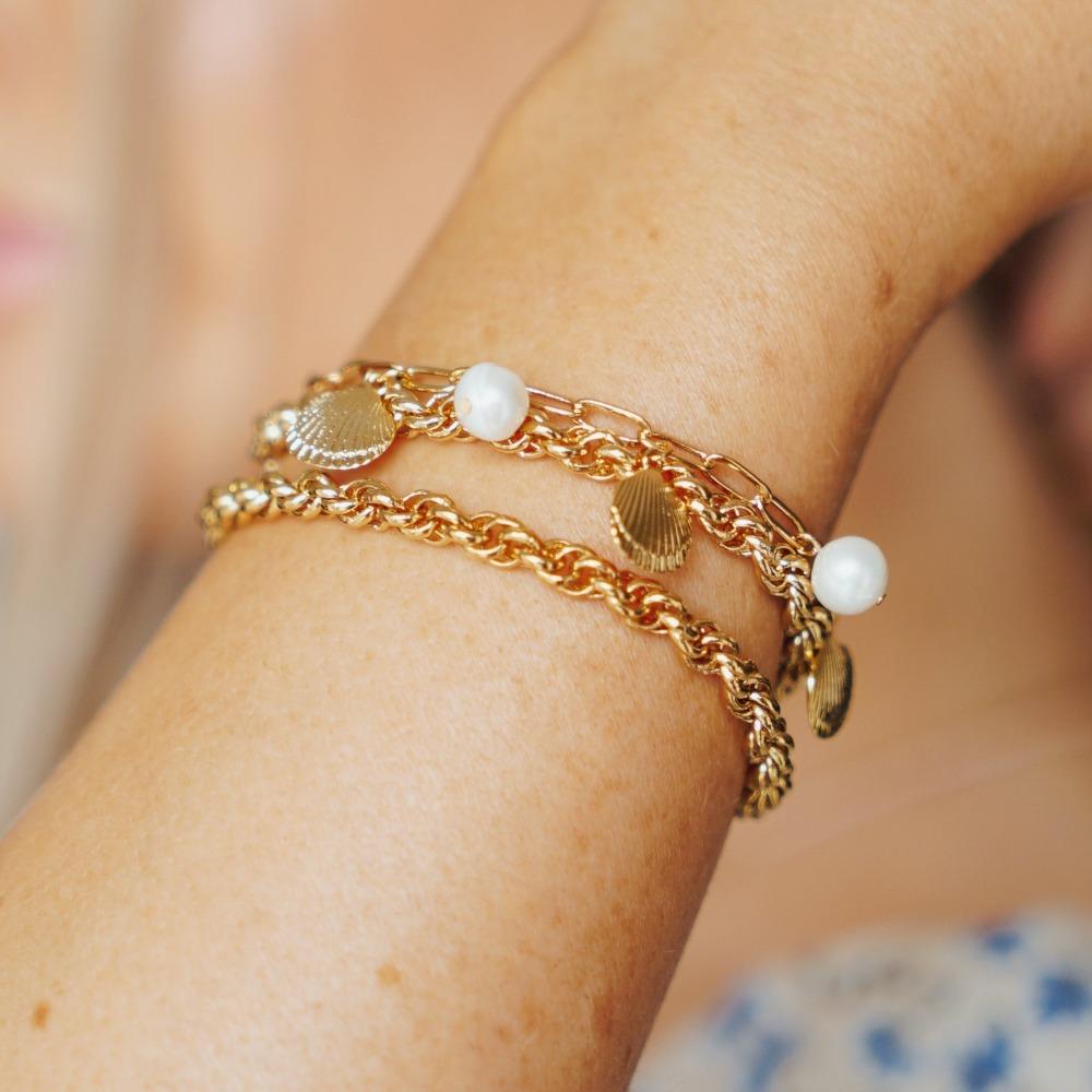 SHELL CHARM BRACELET