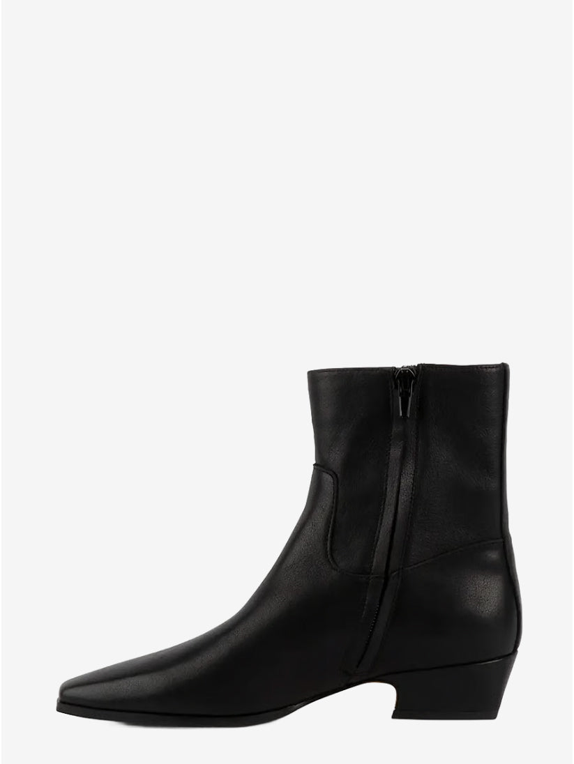 Dusty - Black Leather