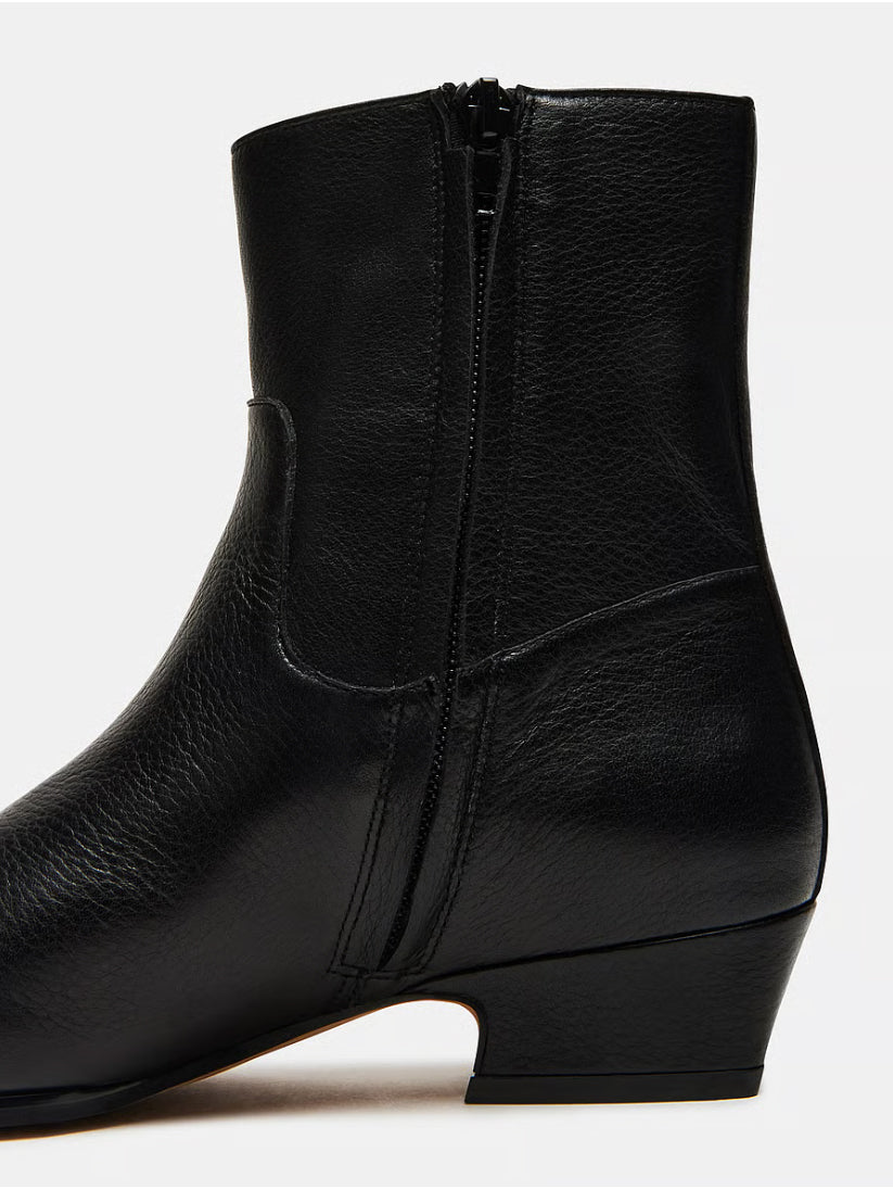 Dusty - Black Leather