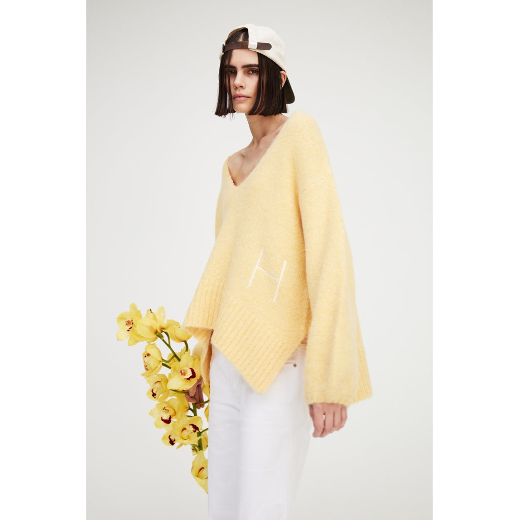 Sofie V-neck Sweater Yellow