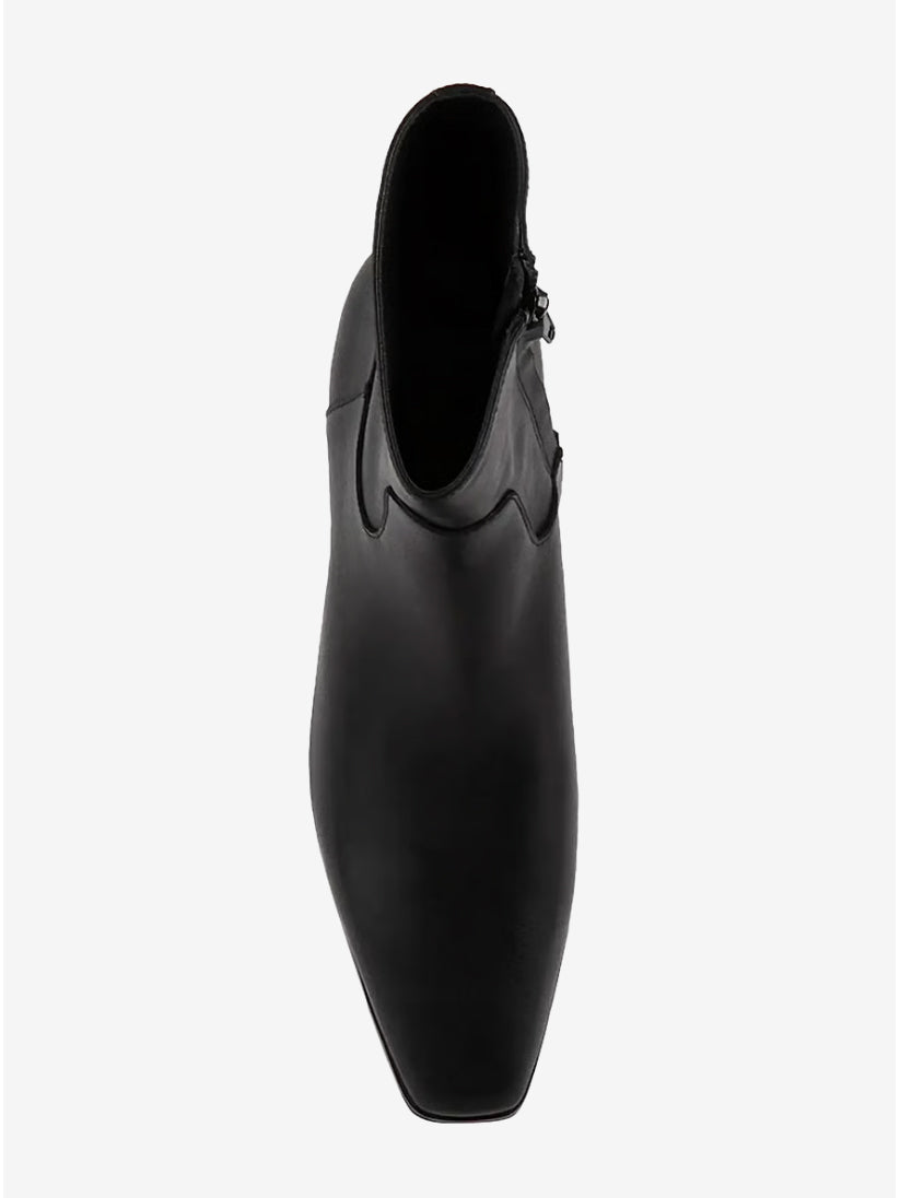 Dusty - Black Leather