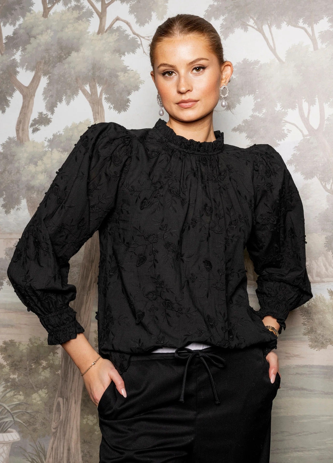 Amrita Blouse Matte Black