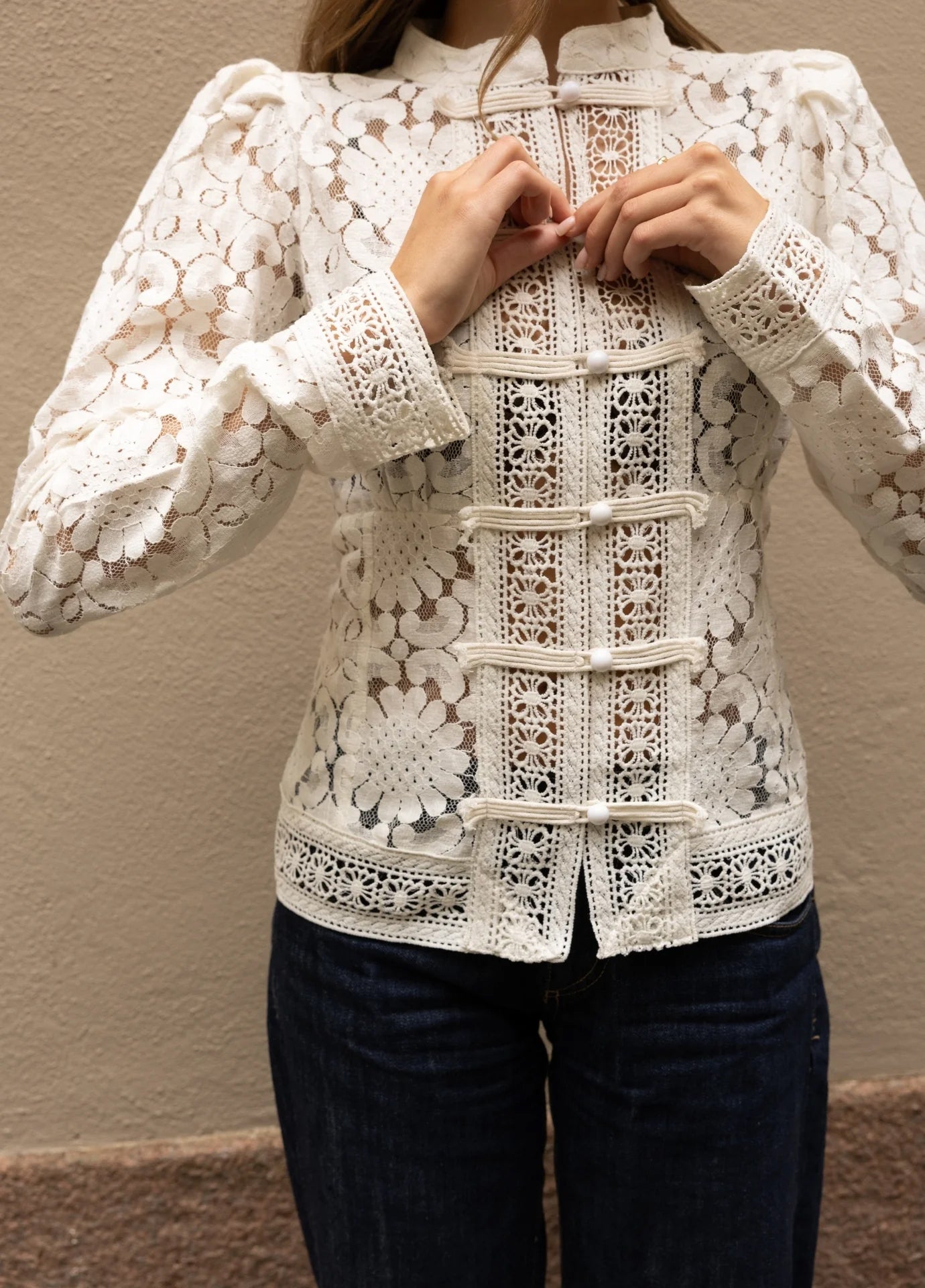 Amora Blouse Chantilly Lace
