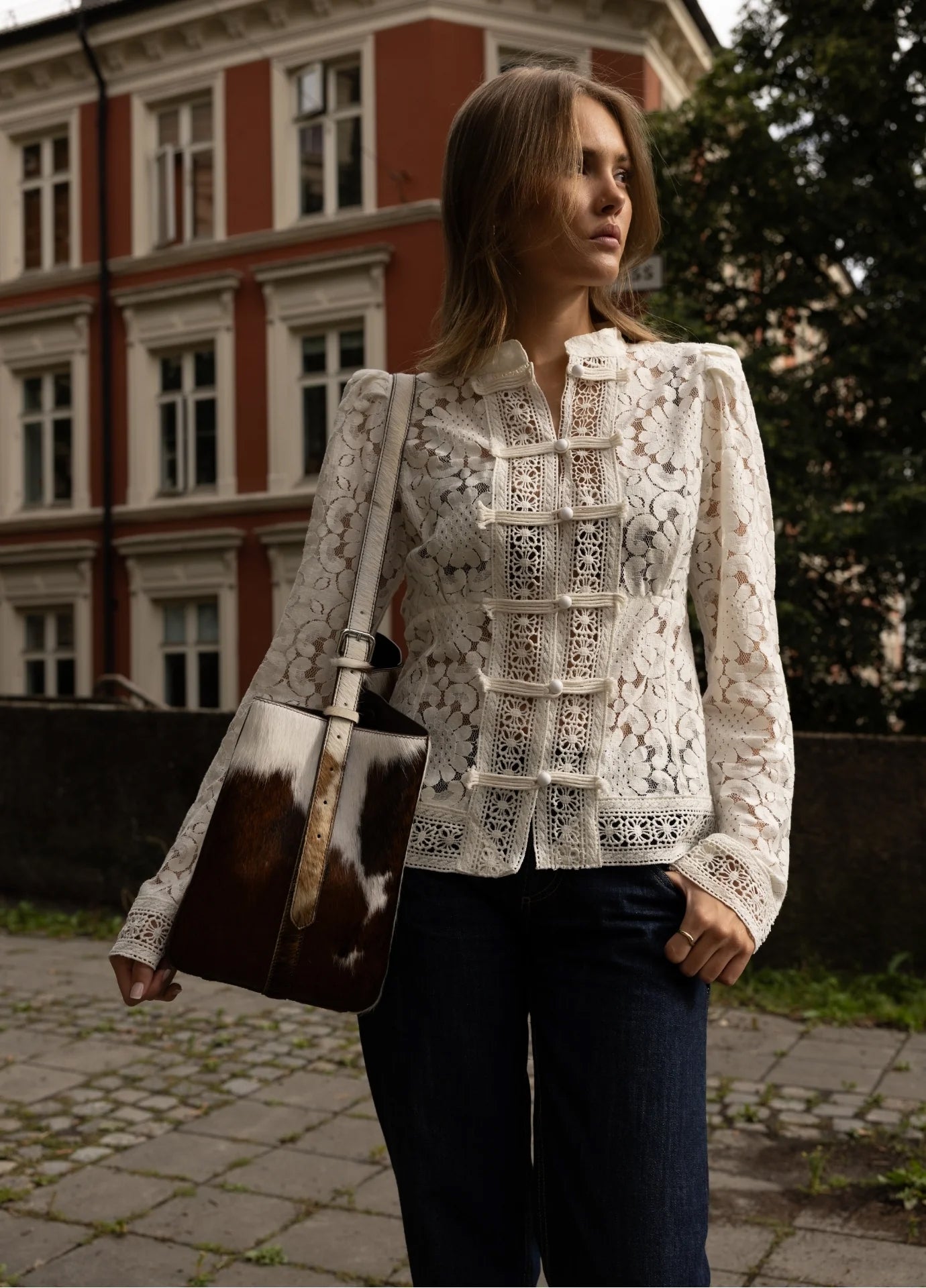 Amora Blouse Chantilly Lace