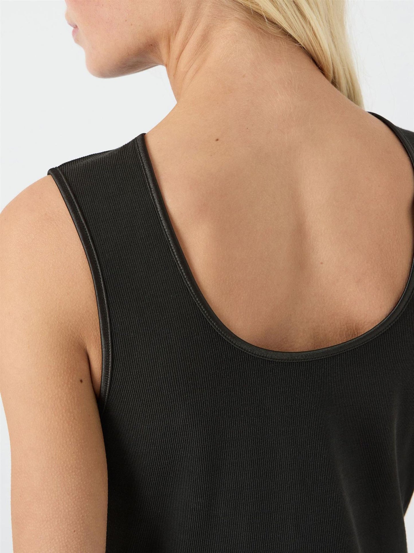 YasPaloma Tank Top Black