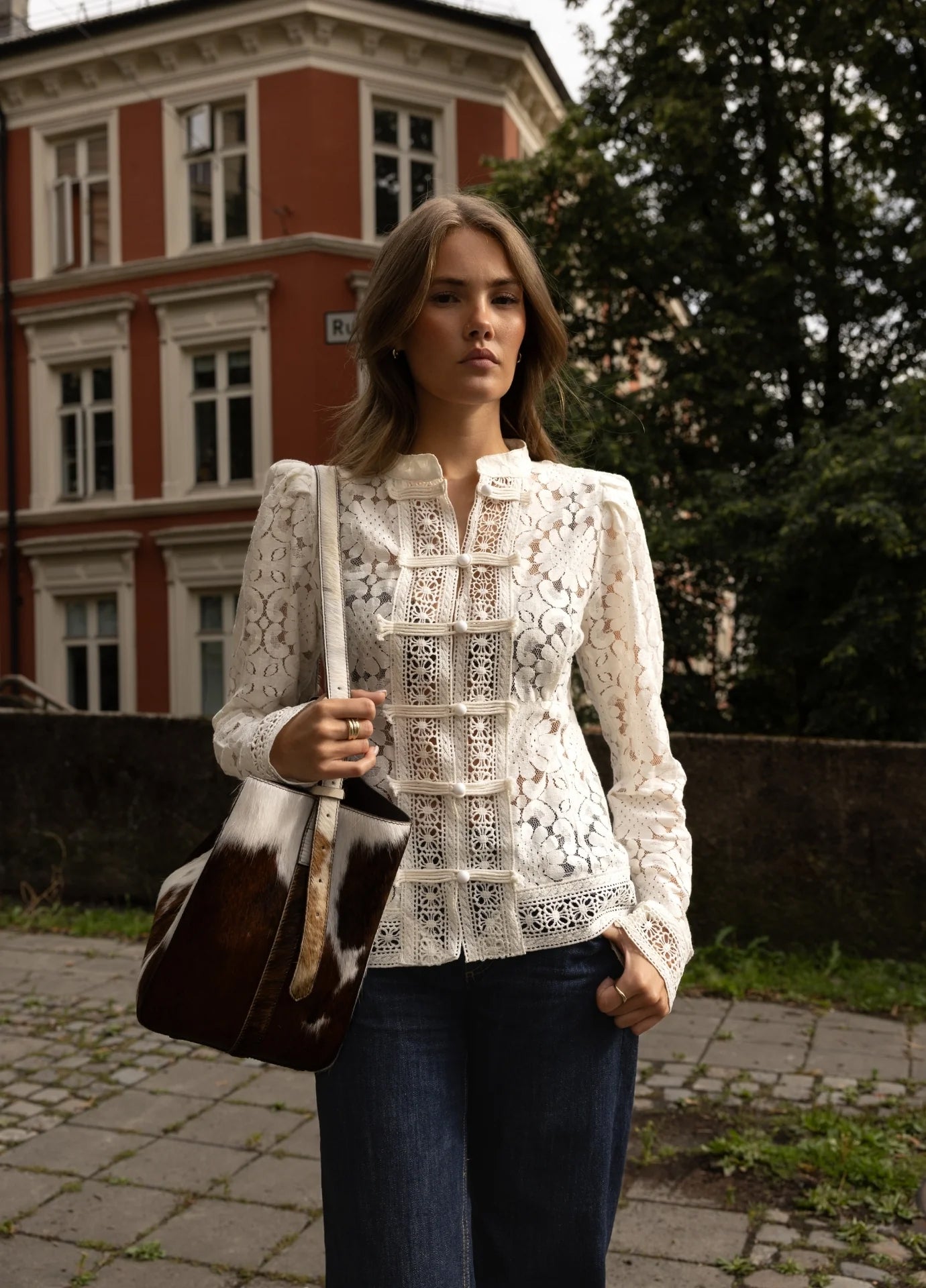 Amora Blouse Chantilly Lace