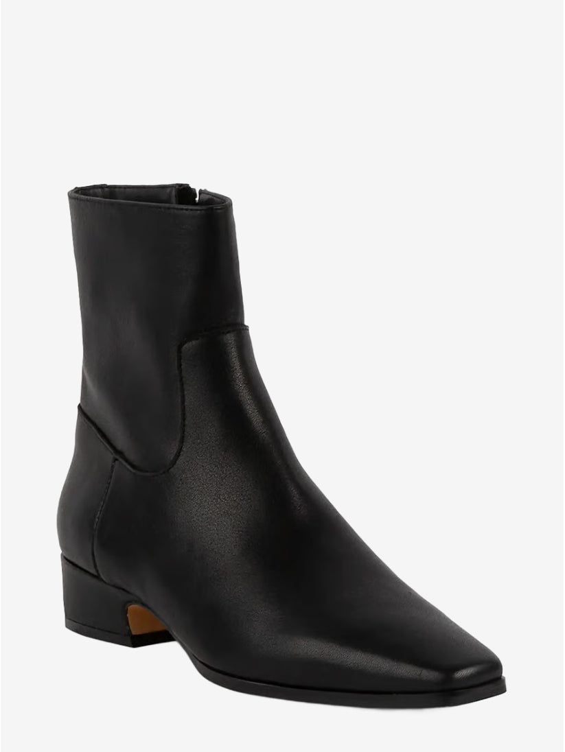 Dusty - Black Leather
