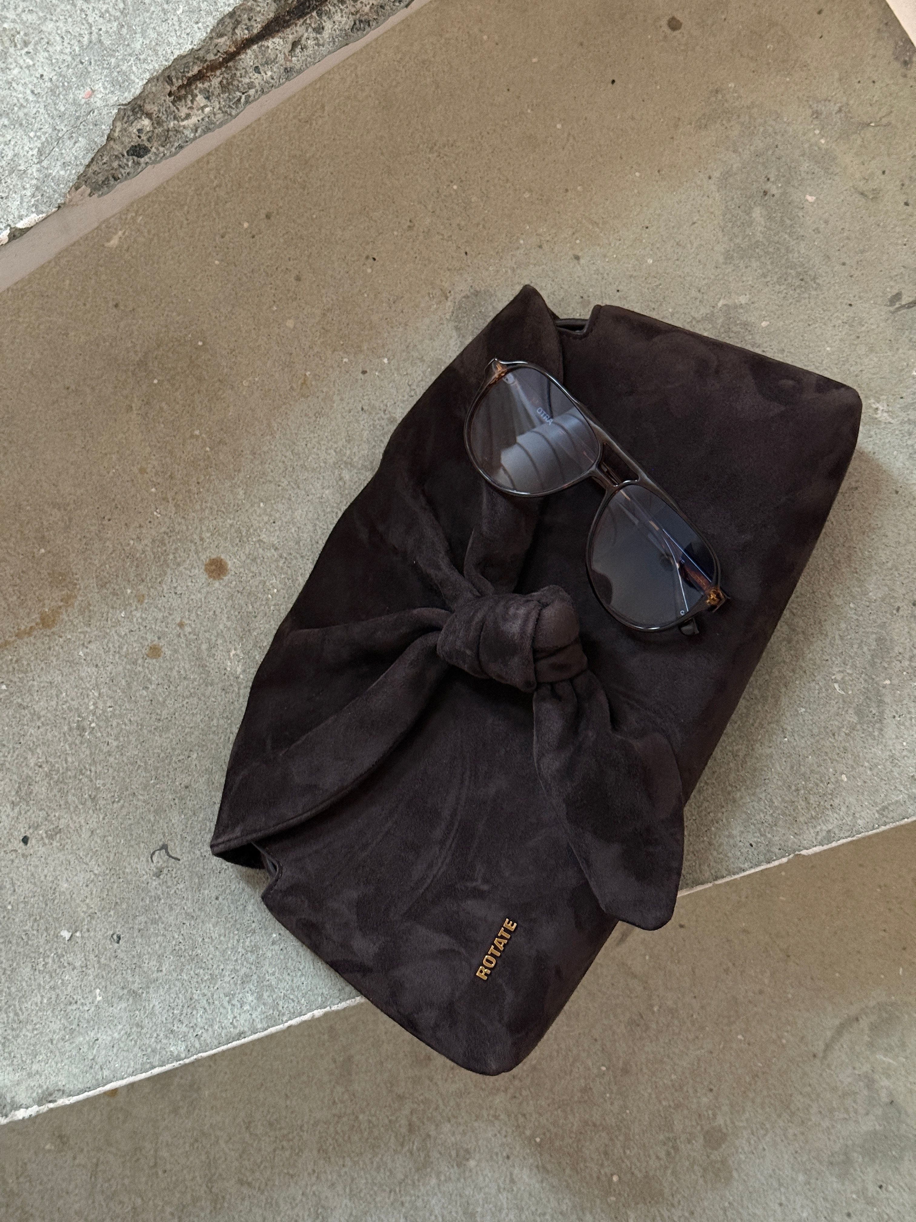 veske og solbriller til dame